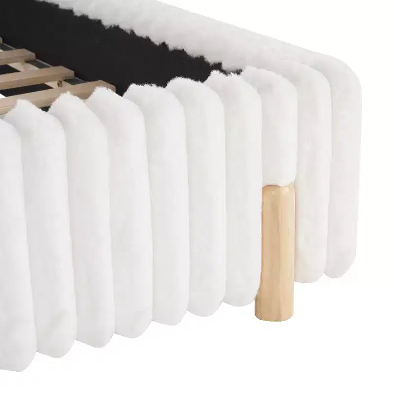 Cadre de lit flottant en boucle blanche avec bande lumineuse LED, coins anti-collision et design surélevé facile à nettoyer pour chambres modernes, Queen