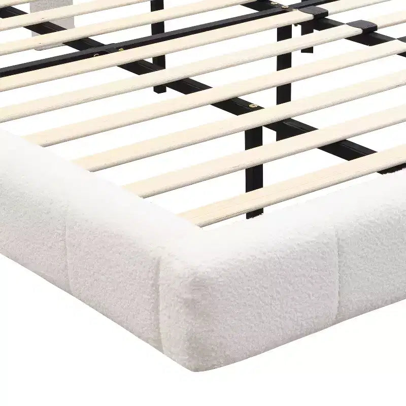Cadre de lit flottant en boucle blanche avec bande lumineuse LED, coins anti-collision et design surélevé facile à nettoyer pour chambres modernes, Queen