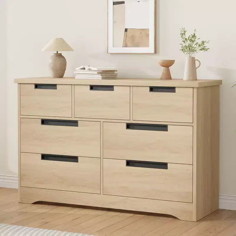 Armoire de chambre minimaliste à 7 tiroirs, meuble de rangement bicolore de style moderne avec poignées encastrées, construction en bois