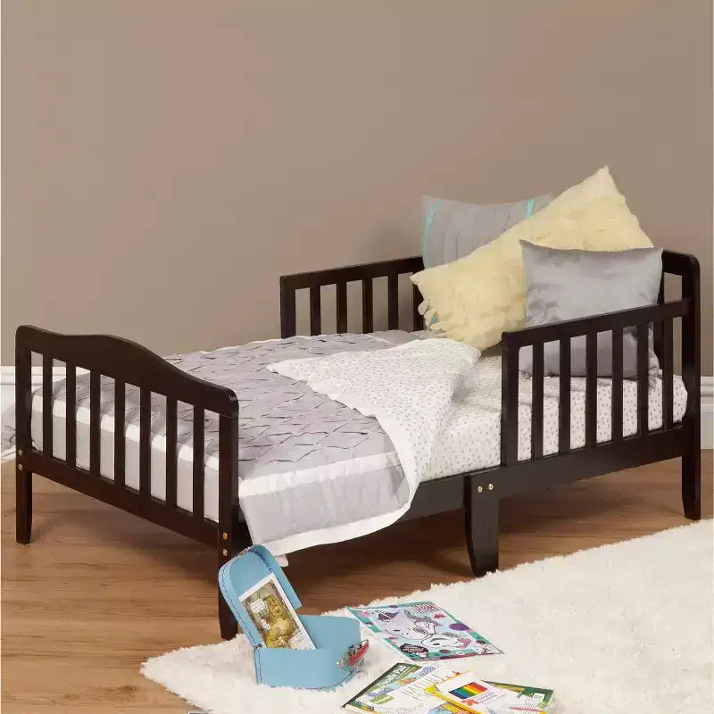 GDFStudio Youngmin Modern Wooden Toddler Bed with Safety Rail